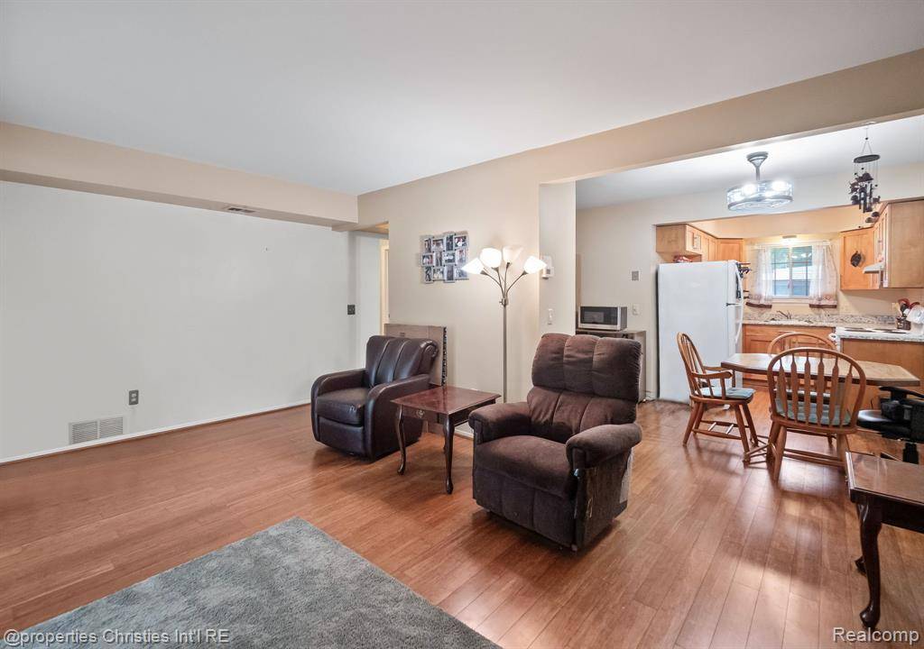 Farmington, MI 48336,23412 Middlebelt Road