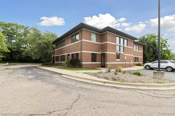 4123 Martin Rd, Commerce Twp, MI 48390