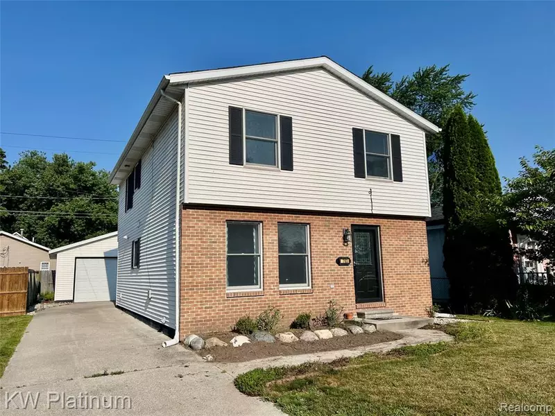 2703 16th Avenue, Port Huron, MI 48060