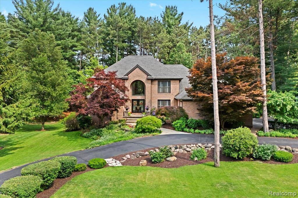 5523 Hidden Pines Drive, Brighton, MI 48116