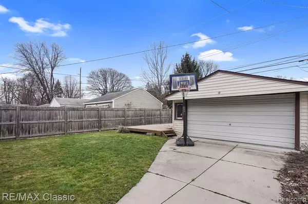 Royal Oak, MI 48067,2400 DALLAS Avenue