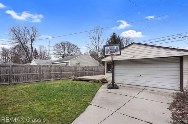 Royal Oak, MI 48067,2400 DALLAS Avenue