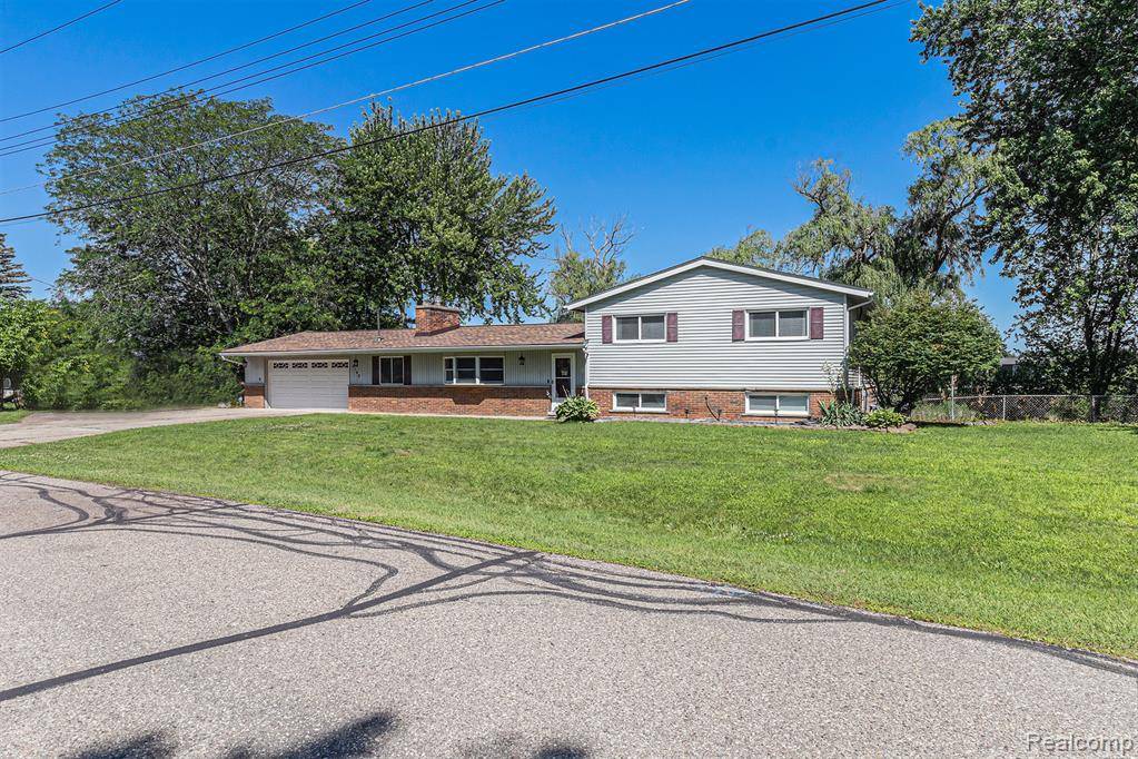 Wolverine Lake, MI 48390,2145 Helmsford Drive