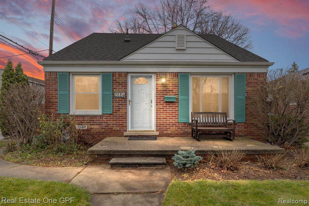 Grosse Pointe Woods, MI 48236,2368 STANHOPE Street