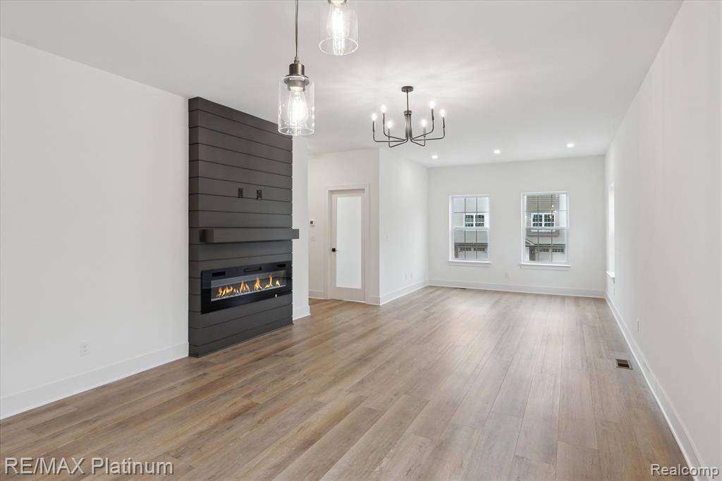 Howell, MI 48855,1685 PINECROFT Lane