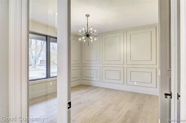 Royal Oak, MI 48073,2533 N Vermont Avenue