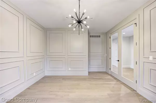 Royal Oak, MI 48073,2533 N Vermont Avenue