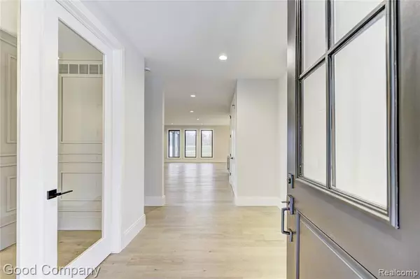 Royal Oak, MI 48073,2533 N Vermont Avenue