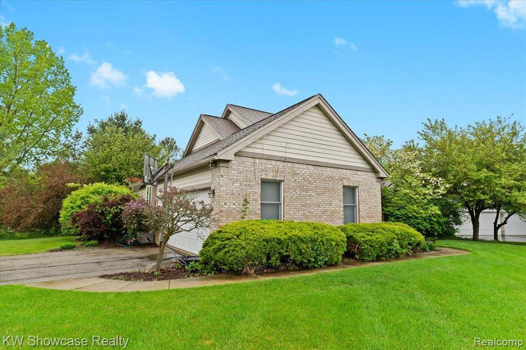 Ann Arbor, MI 48103,4870 LYTHAM Lane