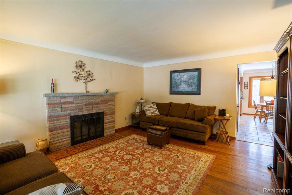 Trenton, MI 48183,3320 Middlefield Drive