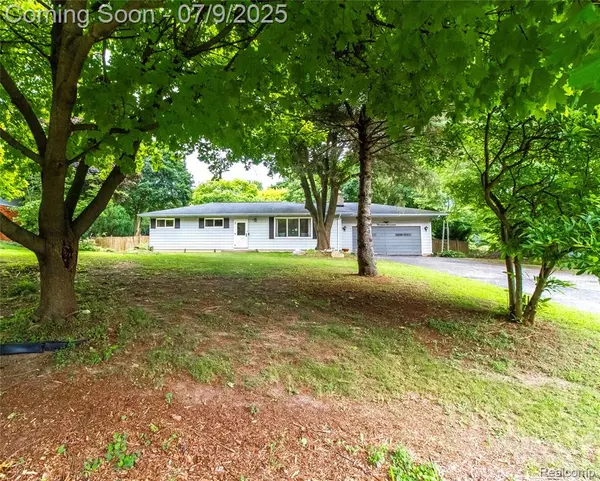 1917 Lochinvar Boulevard, Oakland, MI