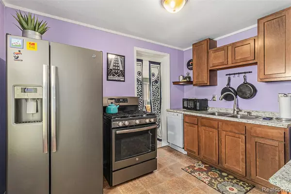 Hazel Park, MI 48030,967 E Coy Avenue