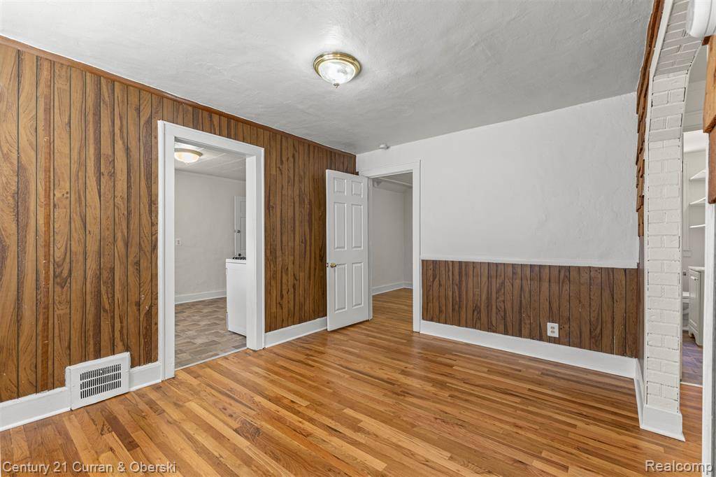 Dearborn Heights, MI 48127,6445 Heyden Street