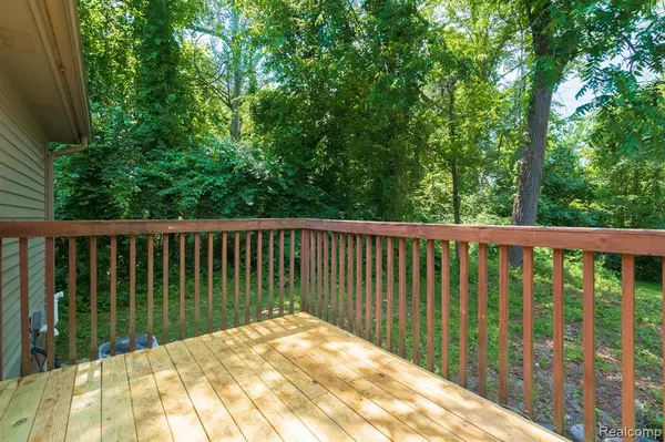 Farmington Hills, MI 48336,21433 Archwood Circle