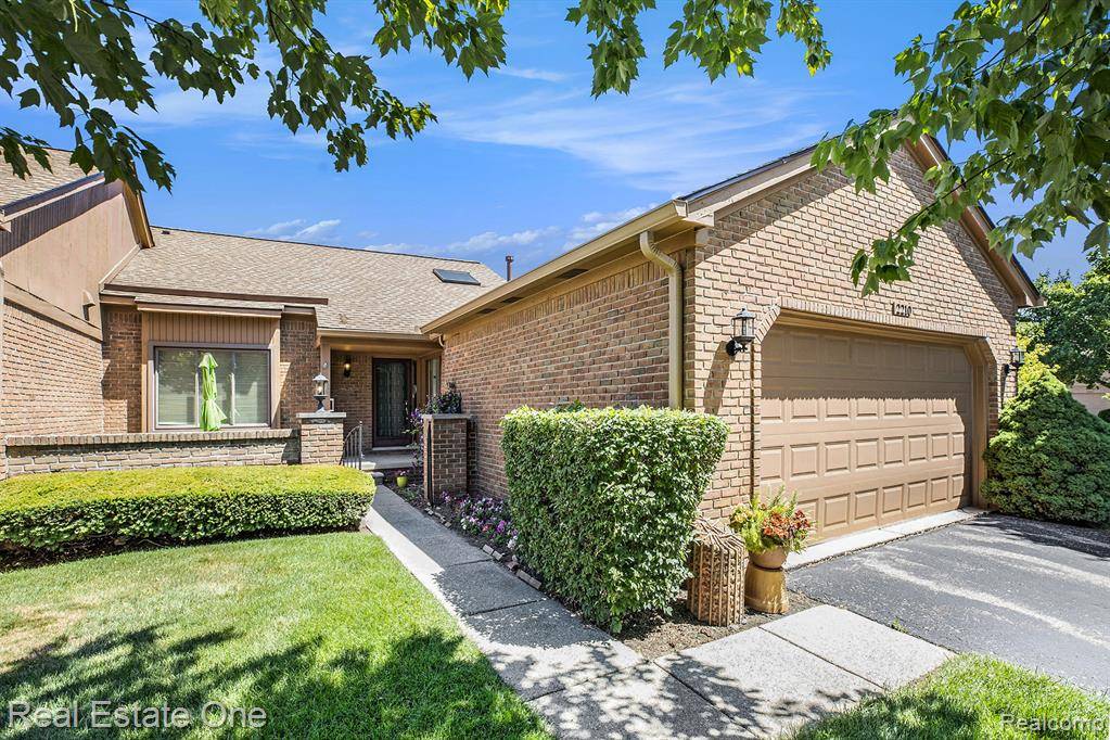 2210 London Bridge Drive, Rochester Hills, MI 48307