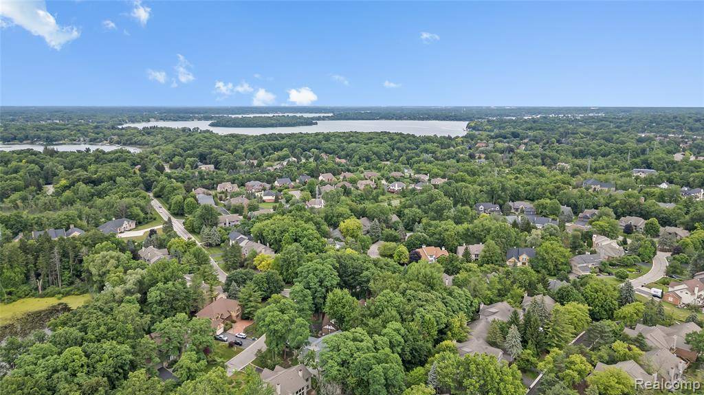 West Bloomfield, MI 48323,4730 Mirror Lake Drive