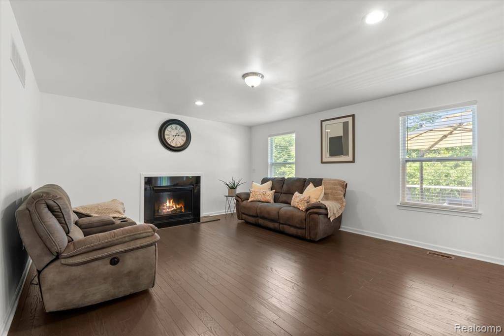 South Lyon, MI 48178,21422 Navarra Drive