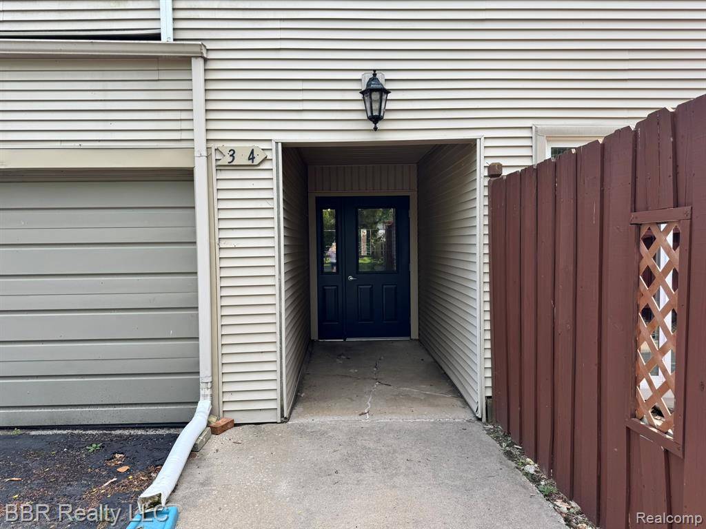 8337 Colony Drive, Grosse Ile, MI 48138