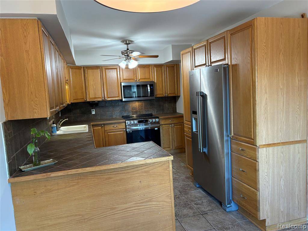 Walled Lake, MI 48390,152 Ladd Road