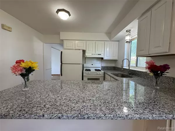 29318 ORVYLLE Drive, Warren, MI 48092