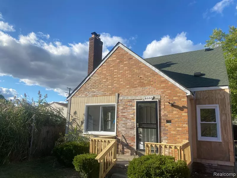 15227 LINNHURST Street, Detroit, MI 48205
