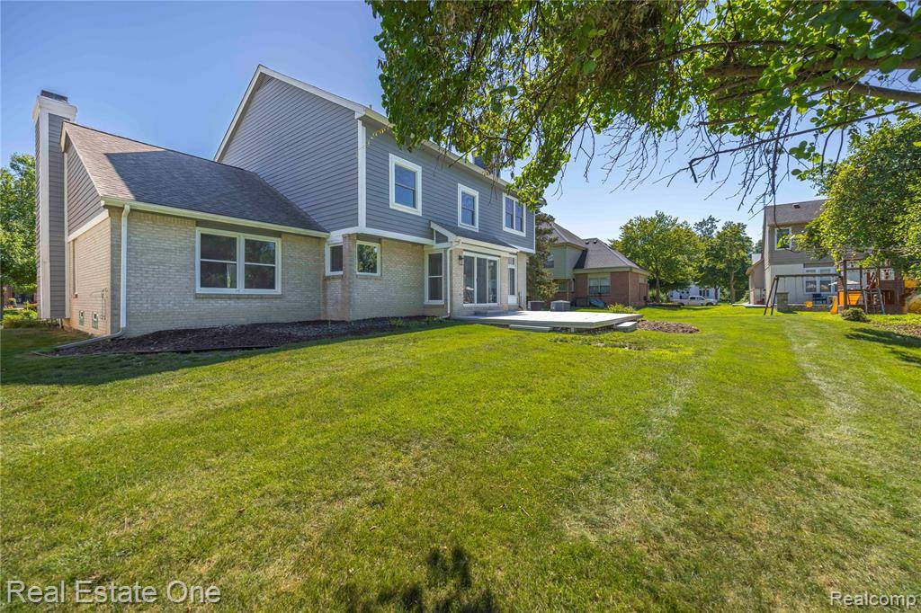 West Bloomfield, MI 48323,7240 Silverbeech Lane