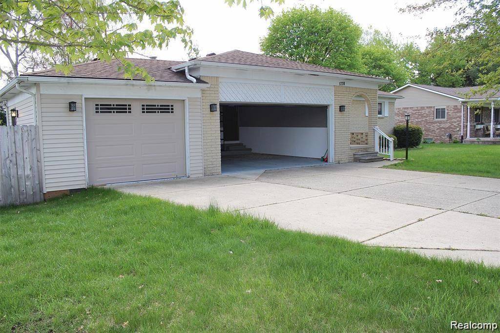1220 TORPEY Drive, Troy, MI 48083