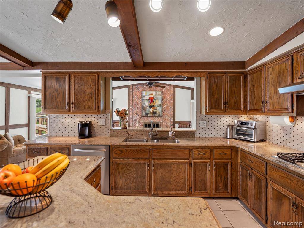 Rochester Hills, MI 48309,1732 Rapids Way