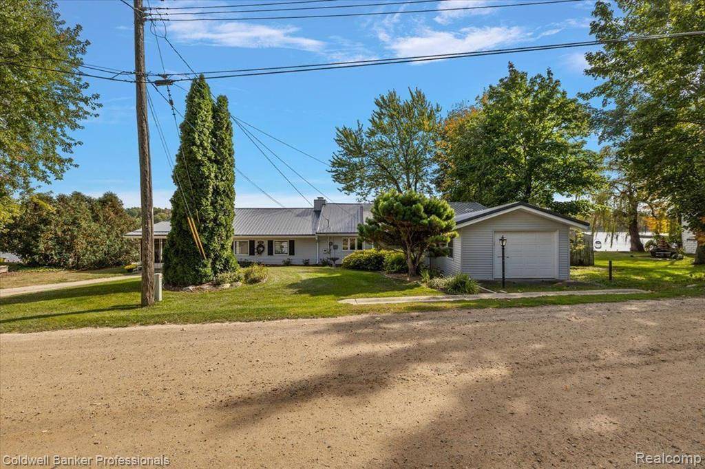 Columbiaville, MI 48421,426 PENINSULA Drive