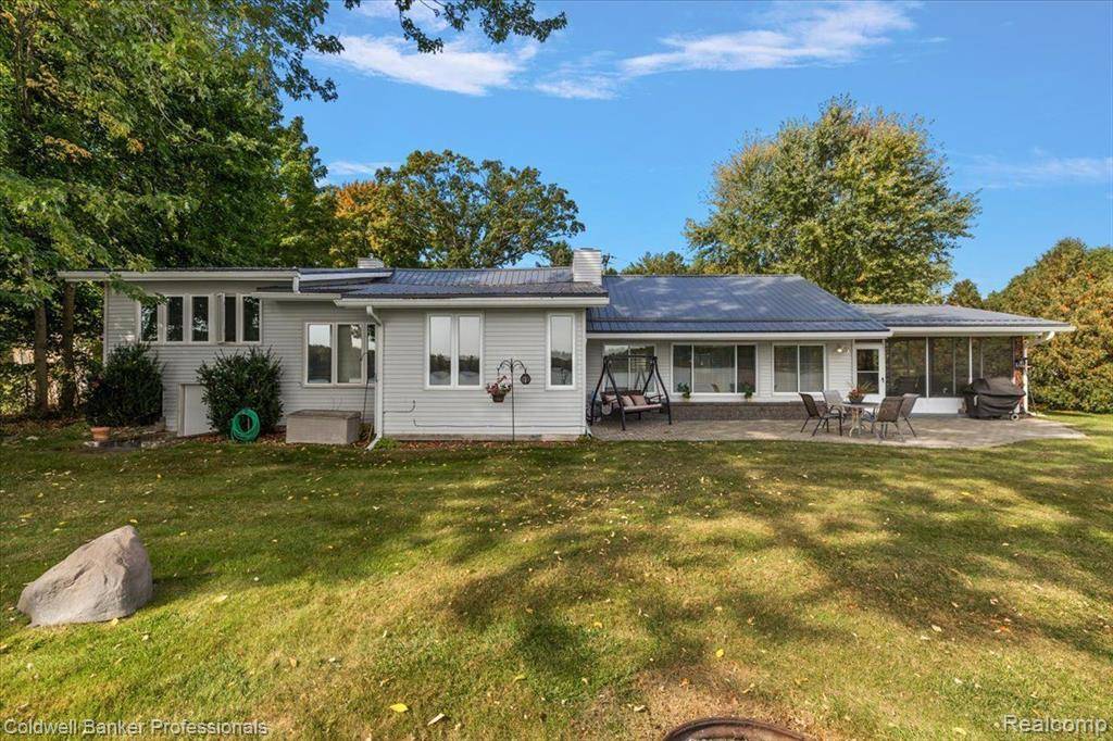 Columbiaville, MI 48421,426 PENINSULA Drive