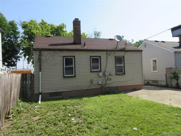 Harper Woods, MI 48225,18532 Roscommon Street