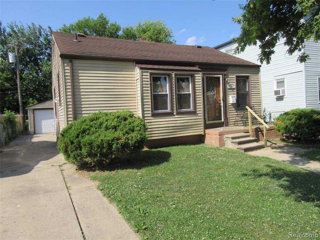 18532 Roscommon Street, Grosse Pointe Woods, MI 48225