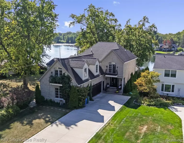 3190 EDGEWOOD PARK Drive, Commerce Twp, MI 48382