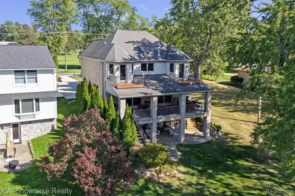 3190 EDGEWOOD PARK Drive, Commerce Twp, MI 48382