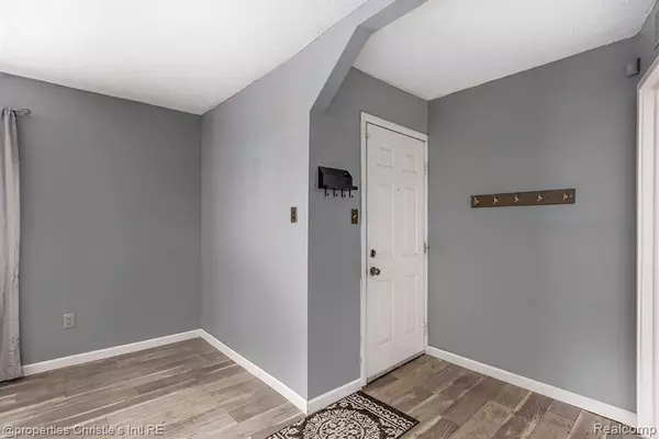 Mount Clemens, MI 48043,58 Yeamans Street