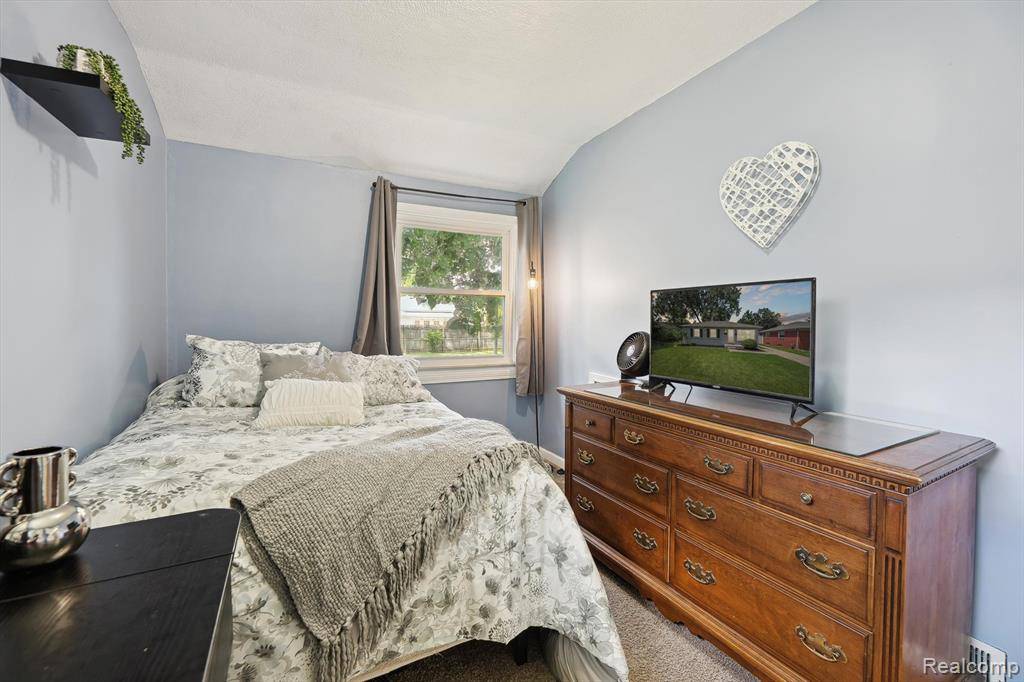 Gibraltar, MI 48134,29934 Tamarack Drive