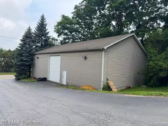 Brighton, MI 48116,9901- B GRAND RIVER AVE