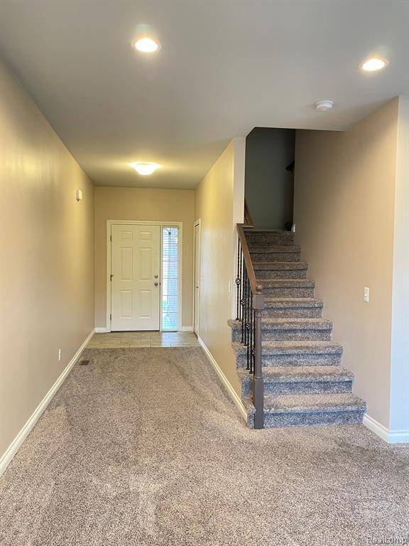 New Baltimore, MI 48047,29159 TIMBER WOODS Drive