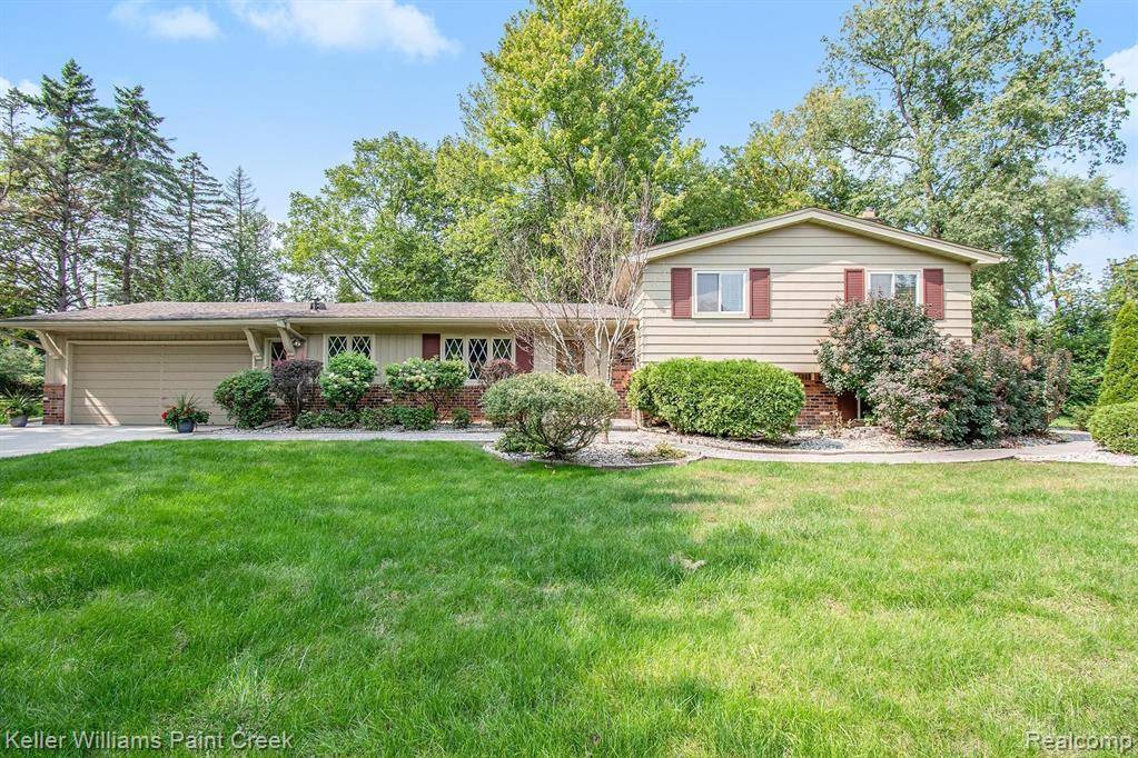 7374 WOODRIDGE Road, West Bloomfield, MI