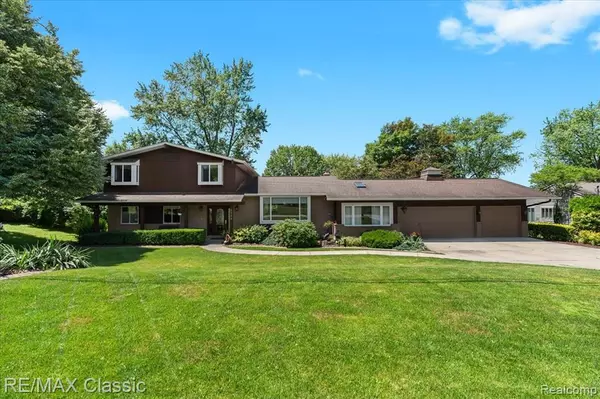 West Bloomfield, MI 48324,2838 Bay Drive