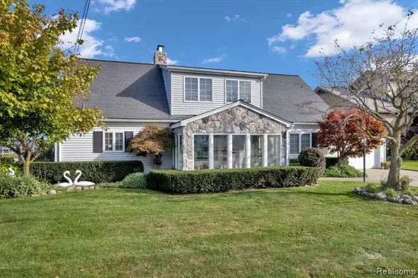 32241 N RIVER Road, Harrison Township, MI