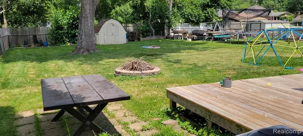 Clinton Twp, MI 48035,23289 Deanhurst Street