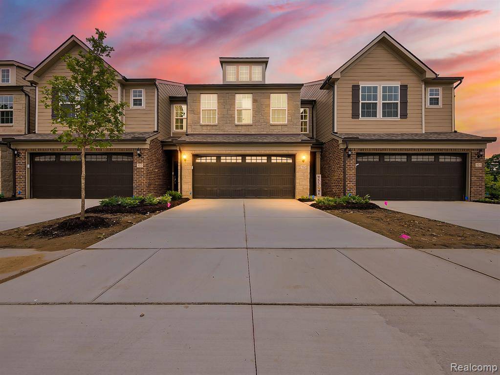 102 Addison Circle, Troy, MI 48390