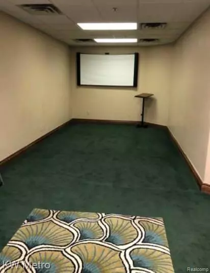 Royal Oak, MI 48067,26862 Woodward Avenue