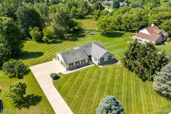 Howell, MI 48843,5037 Scheuners Way