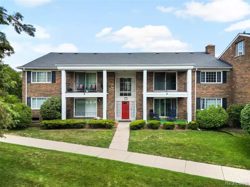 25300 Shiawassee Circle, Southfield, MI 48033