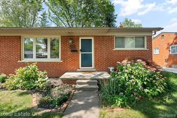 Beverly Hills, MI 48025,17022 Marguerite Street