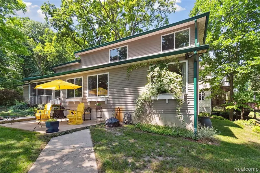 2340 Lakeview Drive, Brooklyn, MI 49230