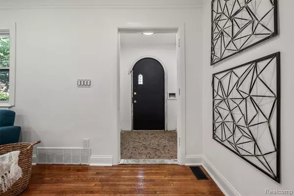 Detroit, MI 48219,16195 Ashton Avenue