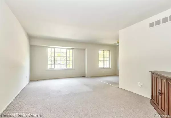 Southfield, MI 48076,30260 Southfield Rd.
